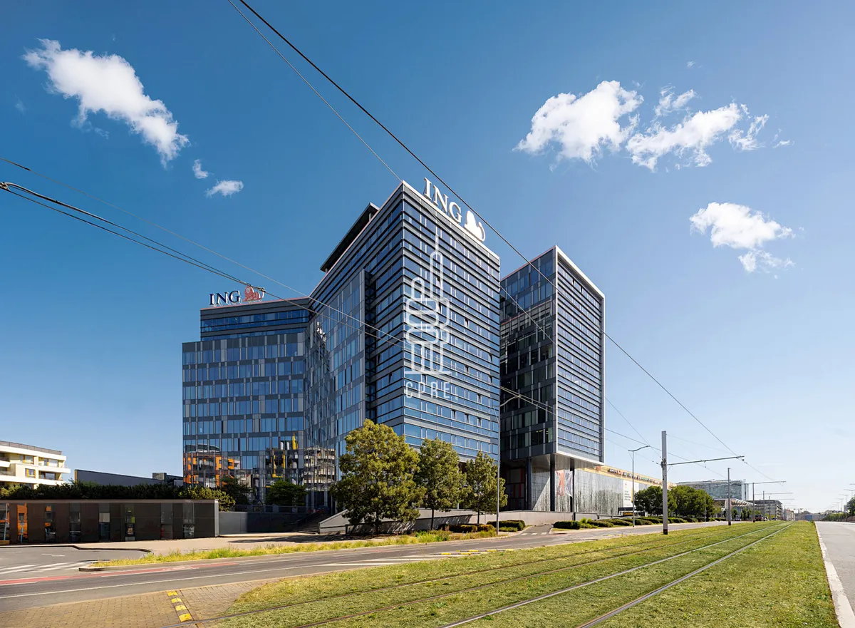 Pronájem kanceláře 2068 m²